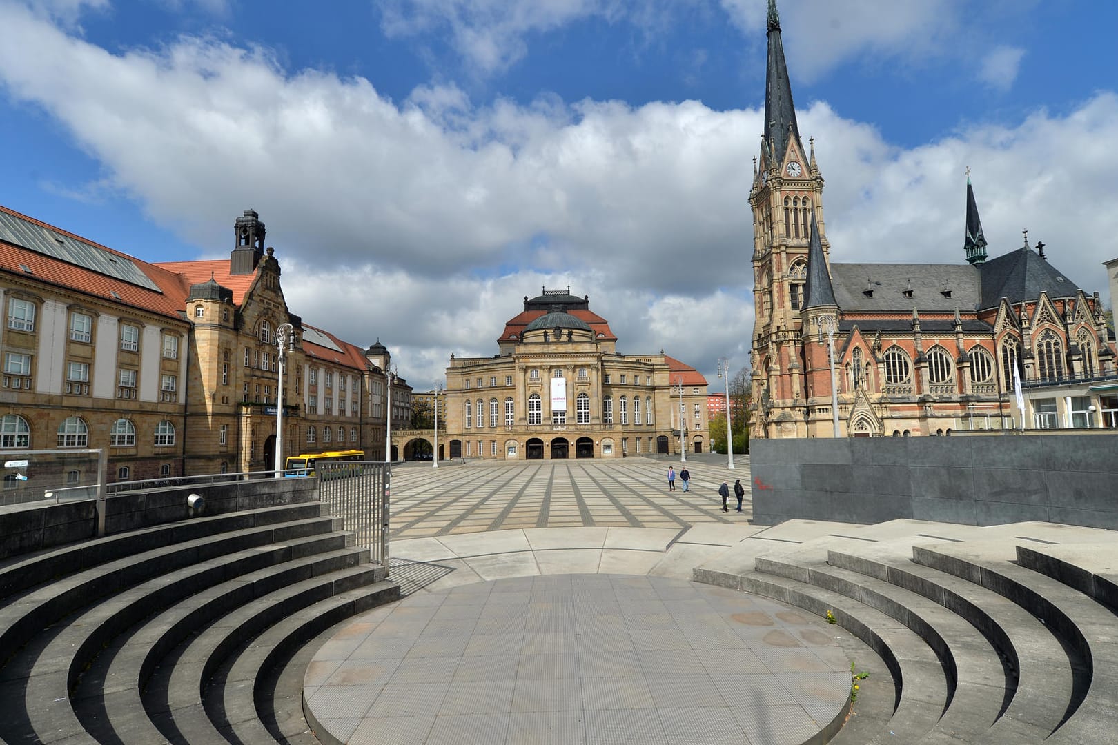 Theaterplatz in Chemnitz: Polizisten sollen die Sprayer nach Angaben eines Bäckereibesitzer laufengelassen haben.