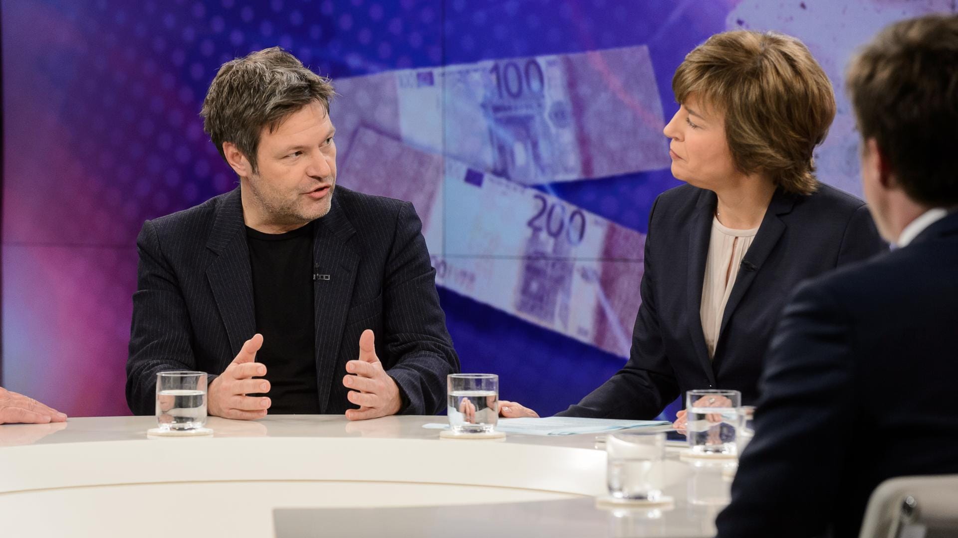 Roberte Habeck (Grüne) mit Maybrit Illner: „Sondieren heißt: eine gemeinsame Idee finden.“ Roberte Habeck (Grüne) mit Maybrit Illner: „Sondieren heißt: eine gemeinsame Idee finden.“