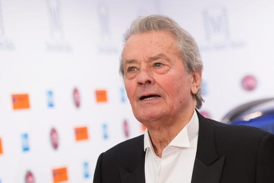 Alain Delon sucht eine letzte Liebe.