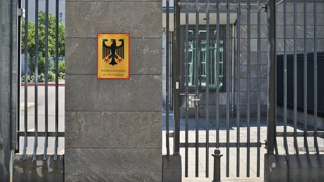 Die Wehrpflicht ist seit 2011 ausgesetzt, das wirkt sich auch auf die Zahl der Reservisten aus. Die Wehrpflicht ist seit 2011 ausgesetzt, das wirkt sich auch auf die Zahl der Reservisten aus.