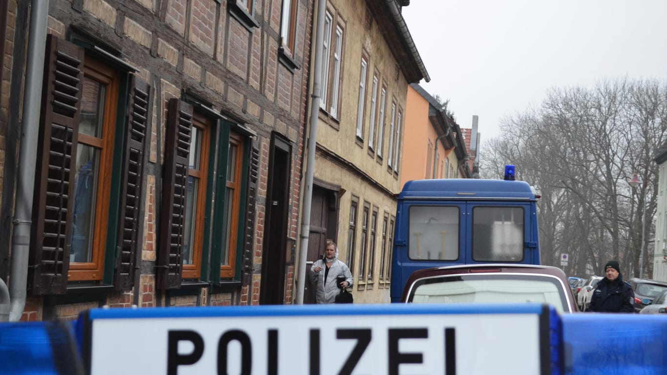 In Bad Langensalza ist eine 34-jährige Frau tot aufgefunden worden: Zu den Verdächtigen zählt ein Bundespolizist.