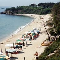 Strand von Druschba am Schwarzen Meer: In Bulgarien, Kroatien und Spanien können Deutsche besonders günstig ihren Urlaub verbringen.