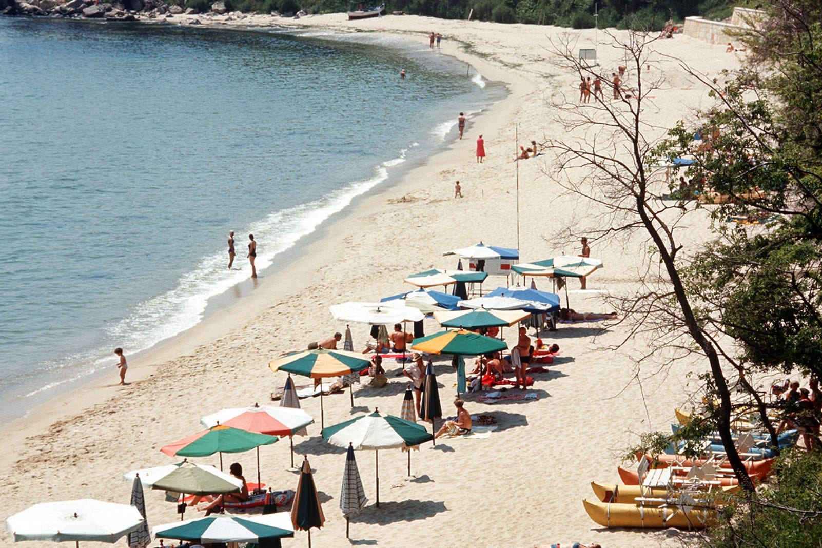 Strand von Druschba am Schwarzen Meer: In Bulgarien, Kroatien und Spanien können Deutsche besonders günstig ihren Urlaub verbringen.