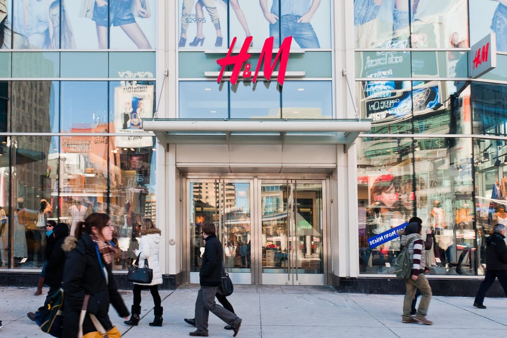 Modegeschäft-H&M: Eine H&M-Werbung hatte im Netz heftige Empörung ausgelöst.