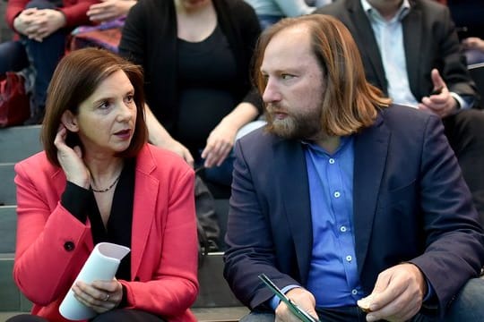 Die Grünen-Fraktionsvorsitzenden im Bundestag, Katrin Göring-Eckardt und Anton Hofreiter, im Marie-Elisabeth-Lüders-Haus in Berlin.