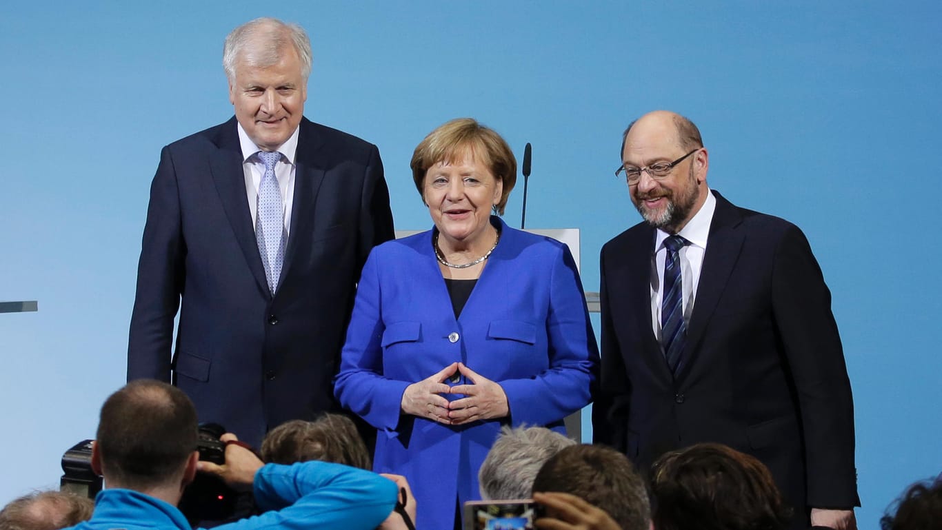 CSU-Chef Seehofer, Kanzlerin Merkel und SPD-Chef Schulz: Die Spitzen der Parteien verhandelten die ganze Nacht über die mögliche Bildung einer Großen Koalition.