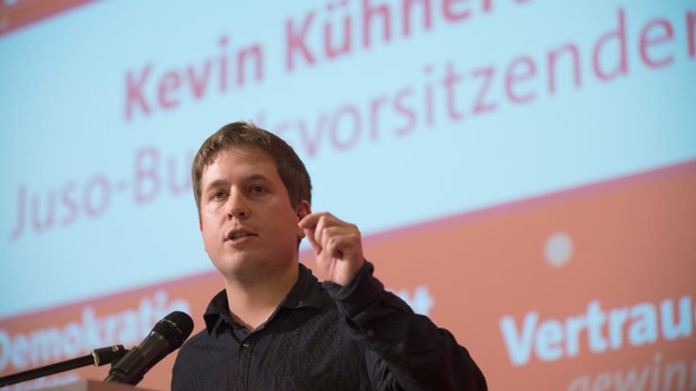Juso-Bundeschef Kevin Kühnert - ein entschiedener Gegner einer großen Koalition - forderte, die Partei müsse ehrlich bewerten, was in den Sondierungen erreicht worden sei und was nicht.