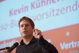 Juso-Bundeschef Kevin Kühnert - ein entschiedener Gegner einer großen Koalition - forderte, die Partei müsse ehrlich bewerten, was in den Sondierungen erreicht worden sei und was nicht.