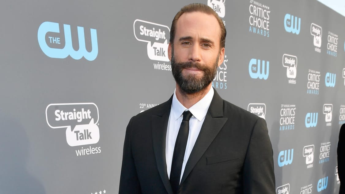 Joseph Fiennes: Der Schauspieler aus "American Horror Story" findet, dass Frauen zur Tat schreiten müssen.