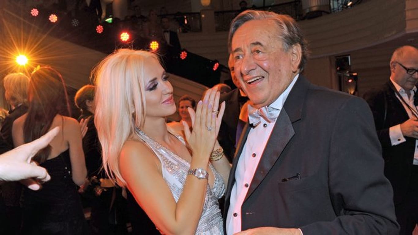 Opernball-Legende Richard "Mörtel" Lugner (85) hat in seinem Leben nach eigenen Angaben nicht gerade von Tanzkünsten seiner zahlreichen Partnerinnen profitiert.