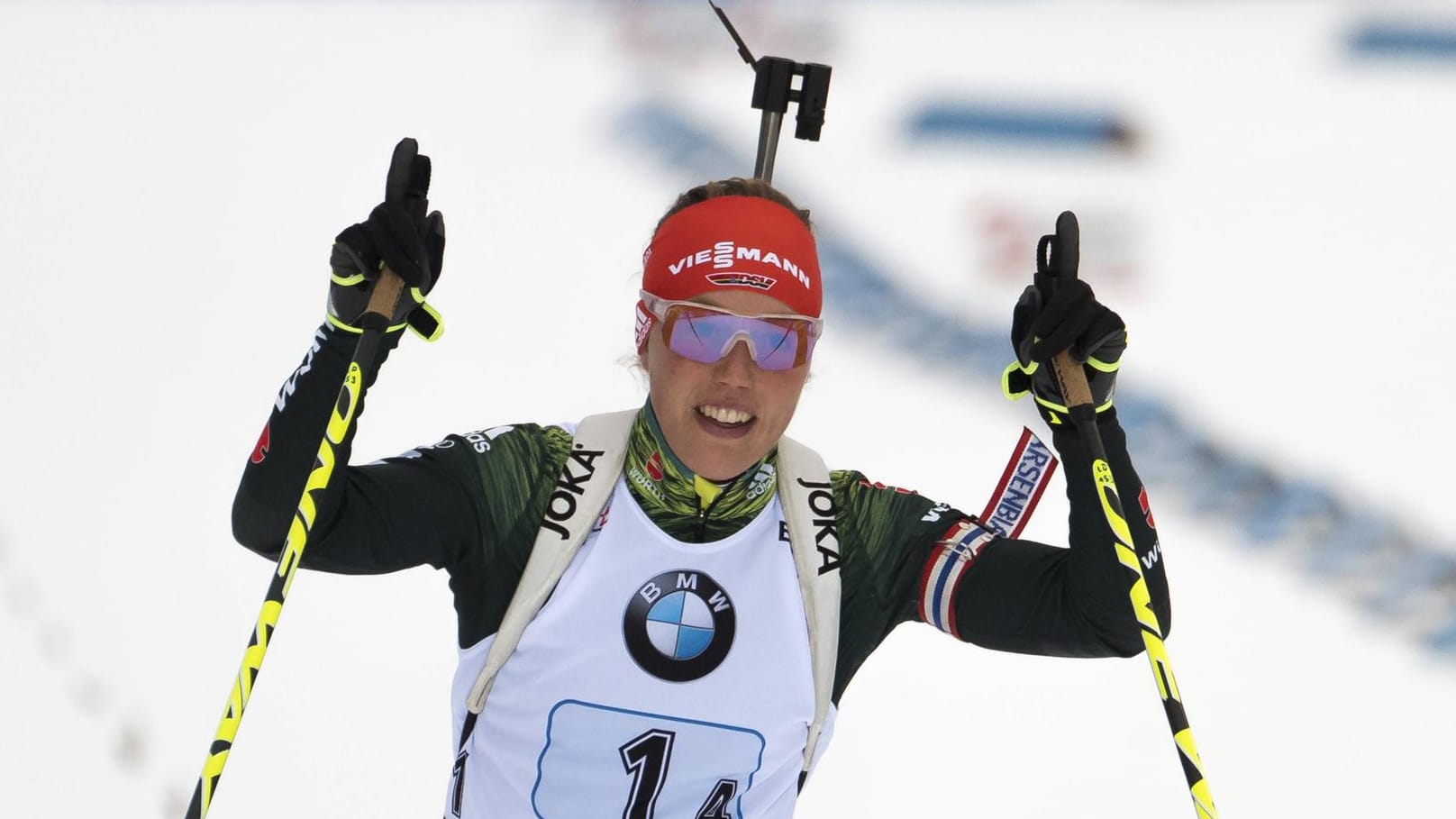 Eine jubelnde Laura Dahlmeier: Die Damen-Staffel siegte bei der Olympia-Generalprobe in Ruhpolding.