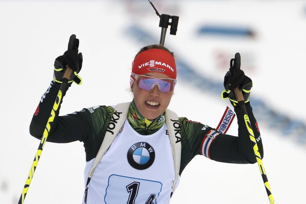 Eine jubelnde Laura Dahlmeier: Die Damen-Staffel siegte bei der Olympia-Generalprobe in Ruhpolding.