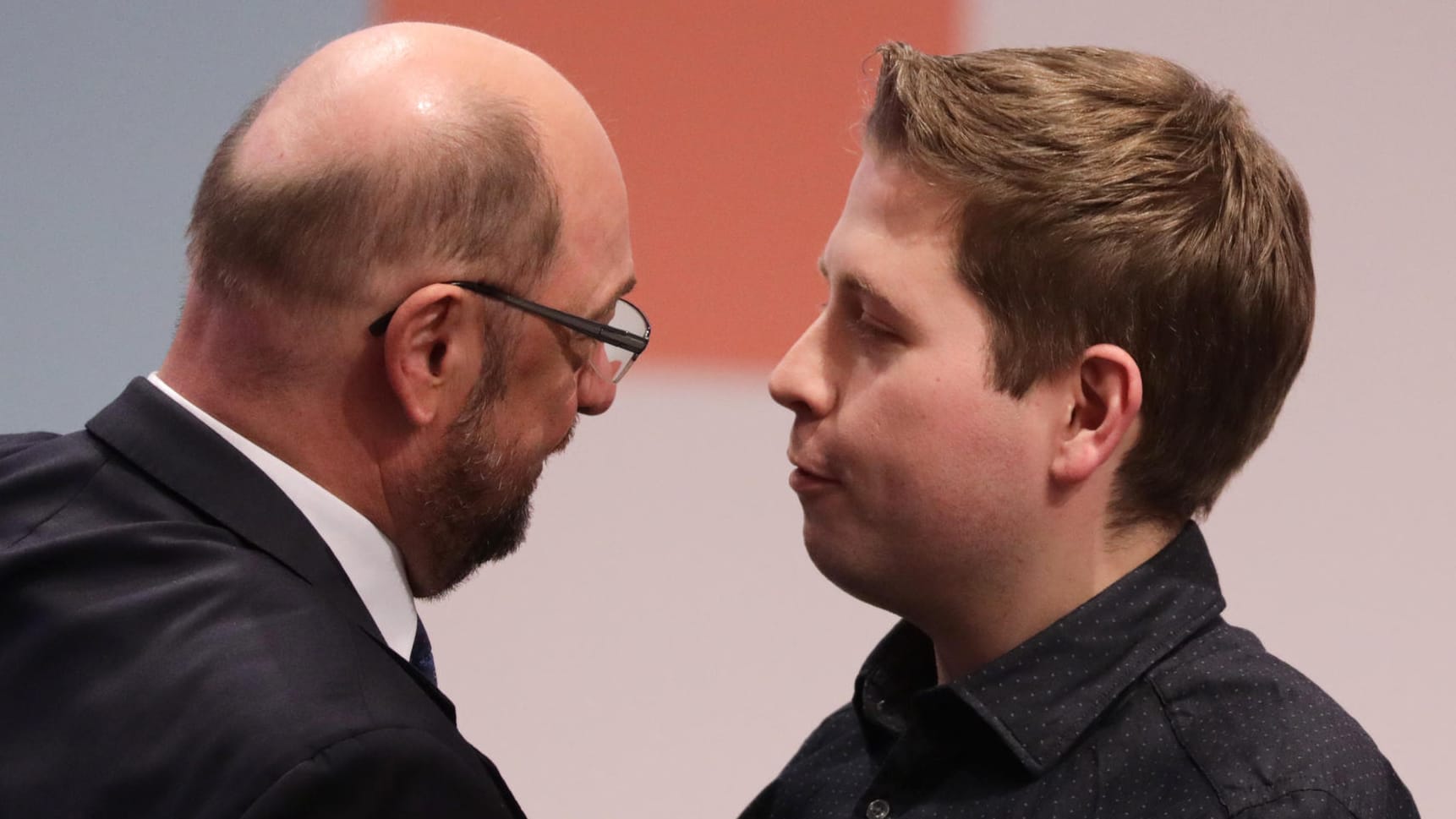 Martin Schulz und Kevin Kühnert (r.): Der Juso-Vorsitzende ist klar gegen eine neue Große Koalition.