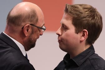 Martin Schulz und Kevin Kühnert (r.): Der Juso-Vorsitzende ist klar gegen eine neue Große Koalition.
