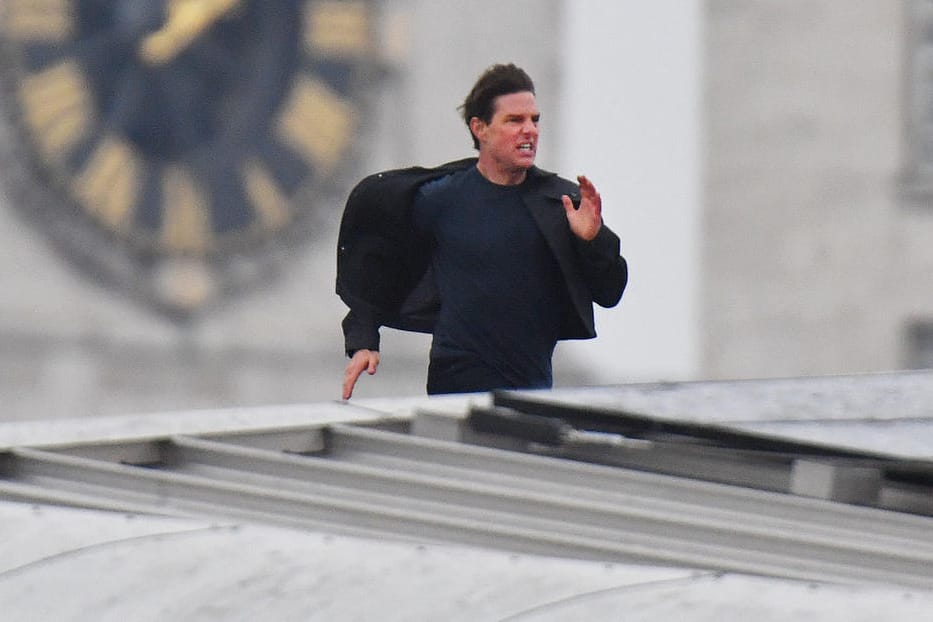 Dreharbeiten zu "Mission: Impossible 6": Tom Cruise rennt über das Dach des Blackfriars-Bahnhofs in London.