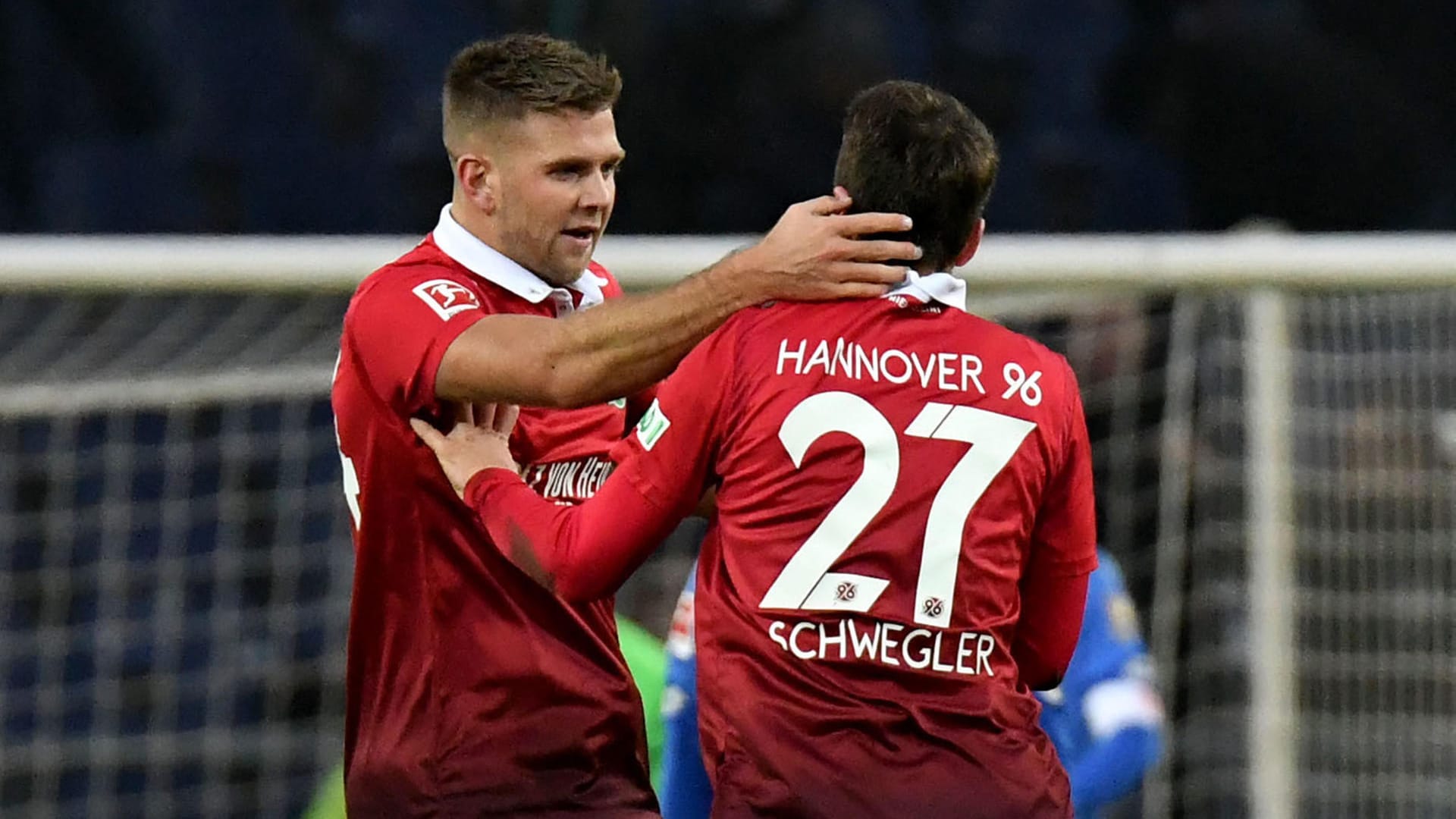 Jubel in Hannover: Nach 0:2 siegten die Niedersachsen 3:2 gegen Mainz.