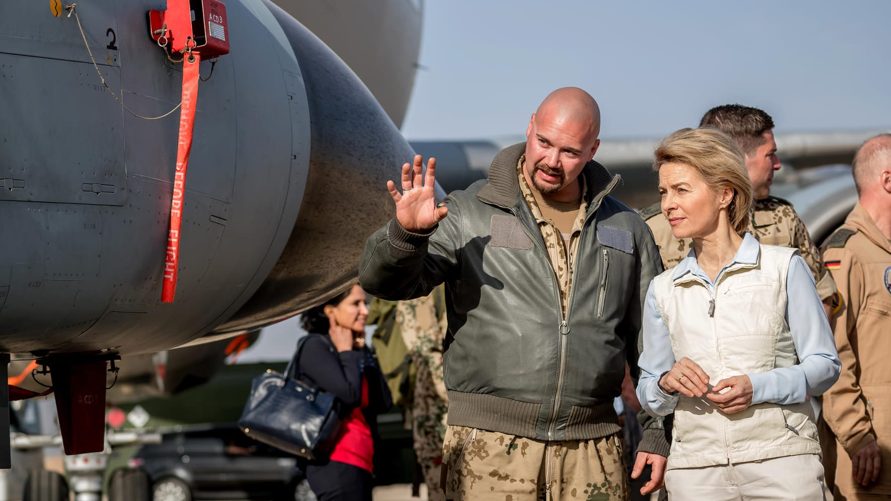 Bundesverteidigungsministerin Ursula von der Leyen (CDU): Bei einem Besuch des Luftwaffenstützpunkts Al-Asrak in Jordanien kündigte sie eine Reduzierung des deutschen Engagements an.