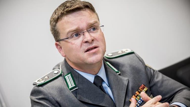 Oberst André Wüstner (Archivbild) sieht Risiken bei der Lieferung von Leopard-Panzern an die Ukraine.