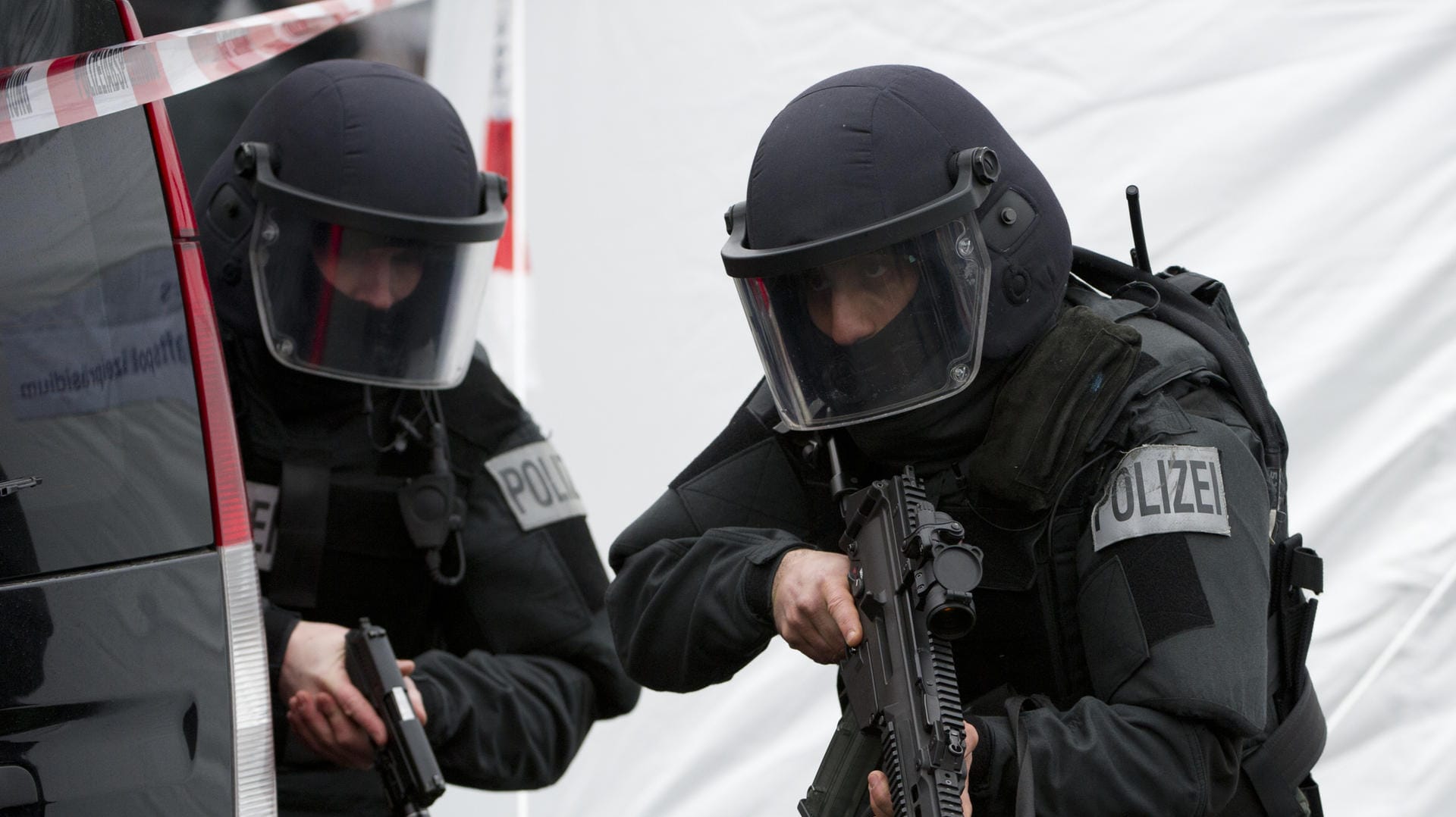 Ein Spezialeinsatzkommando der hessischen Polizei: In Fulda hat ein Mann auf einen Polizeihund geschossen. (Archivbild)