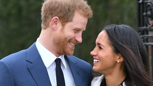 Der britische Prinz Harry und Meghan Markle Ende November nach Bekanntgabe ihrer Verlobung. Der britische Prinz Harry und Meghan Markle Ende November nach Bekanntgabe ihrer Verlobung.