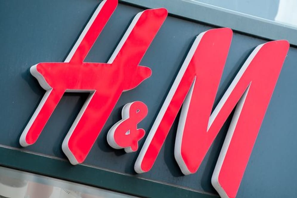 Das Logo von H&M.