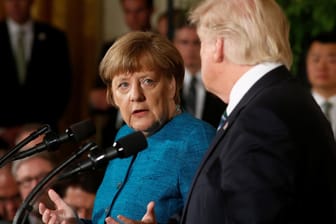 Angela Merkel und Donald Trump: In Davos könnte ihre Sichtweisen auf die Welt öffentlich kollidieren.