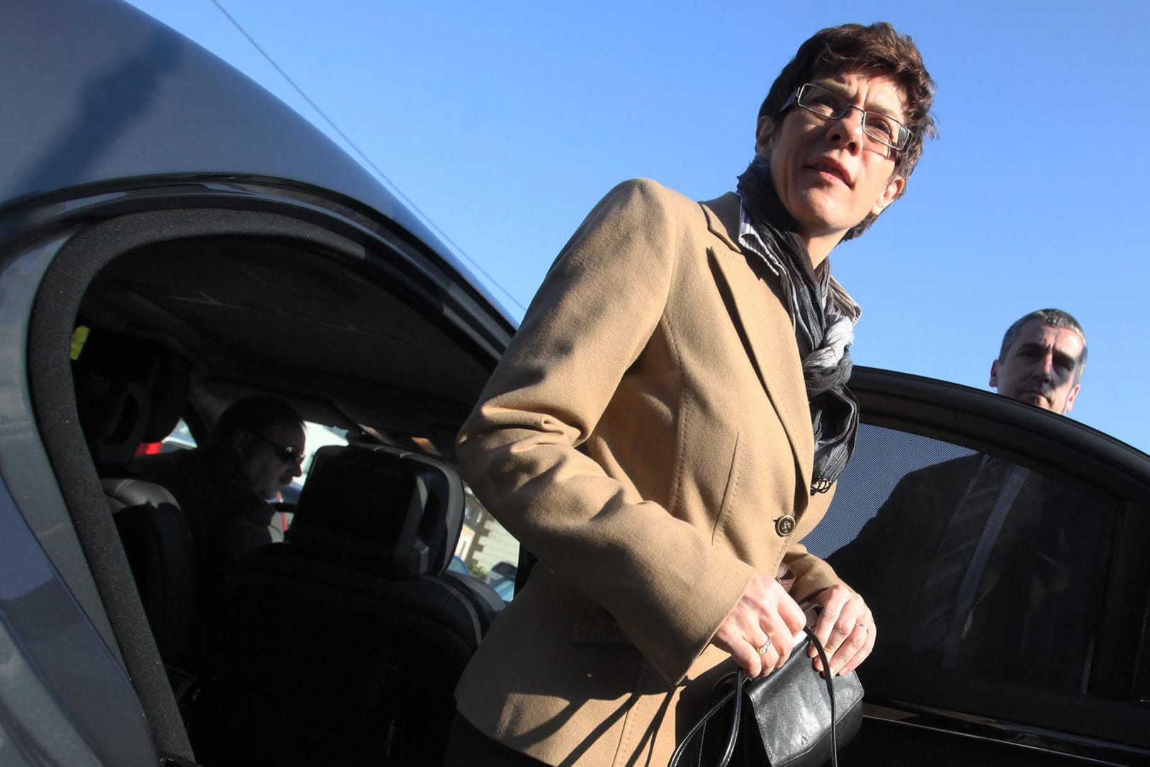 Ministerpräsidentin Annegret Kramp-Karrenbauer: Nach ihrem Autounfall auf der A10 hat sie nun das Krankenhaus verlassen können.