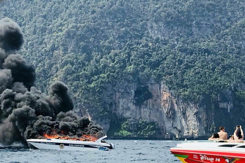Touristenboot in Thailand explodierte kurz vor der Küste von Koh Phi Phi