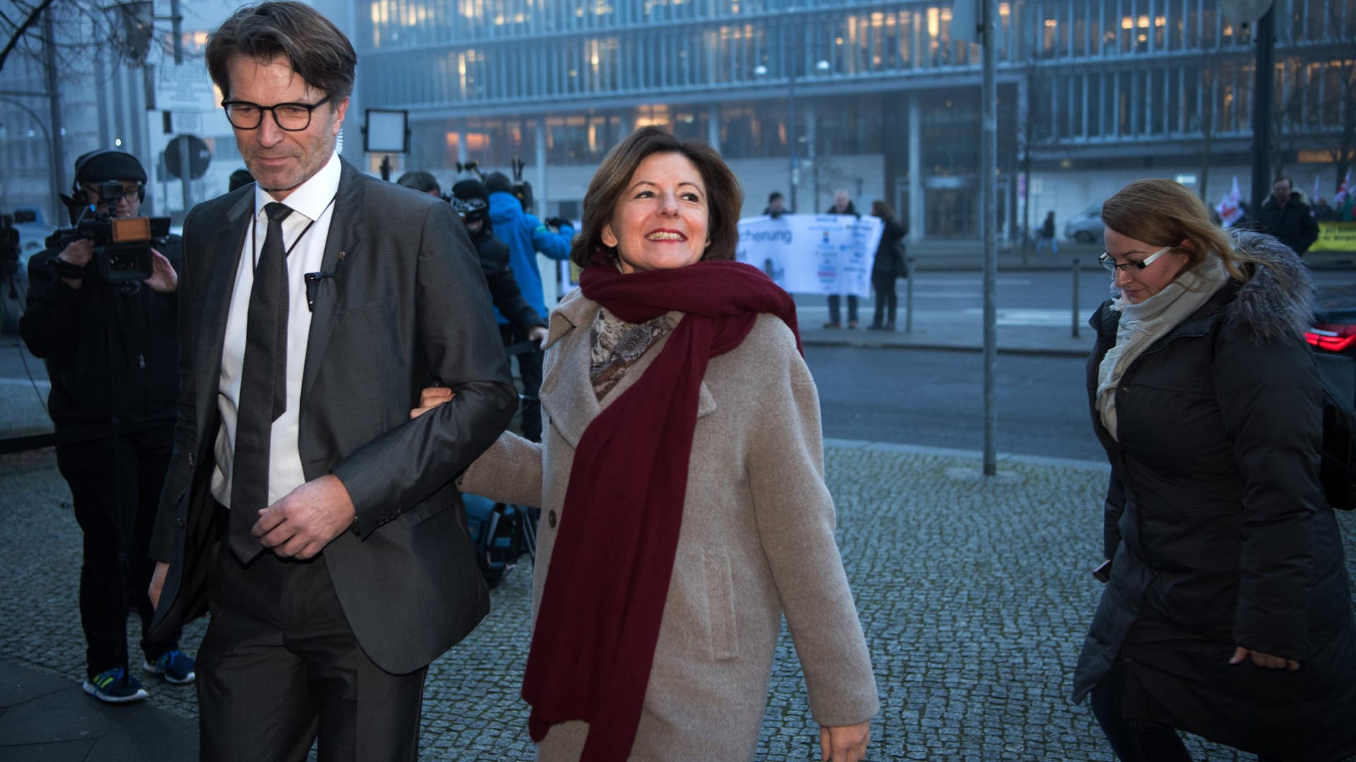 Malu Dreyer kommt zu den Sondierungen zwischen Union und SPD: Dreyer möchte bei den Koalitionsverhandlungen wichtige Themen für die SPD nachverhandeln.