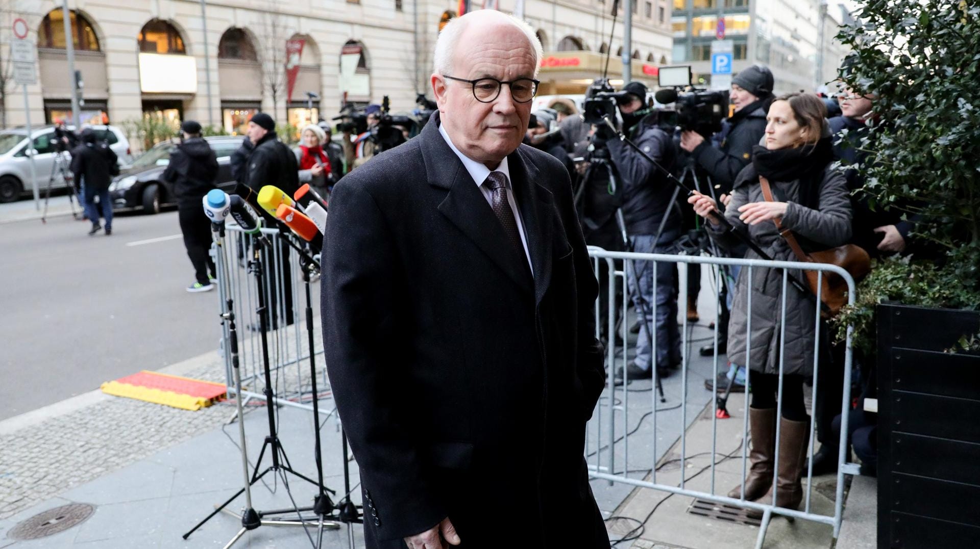 Volker Kauder bei den Sondierungsgespräche zwischen SPD, CDU und CSU: Der Fraktionschef der Union warnt die SPD vor neuen Forderungen.