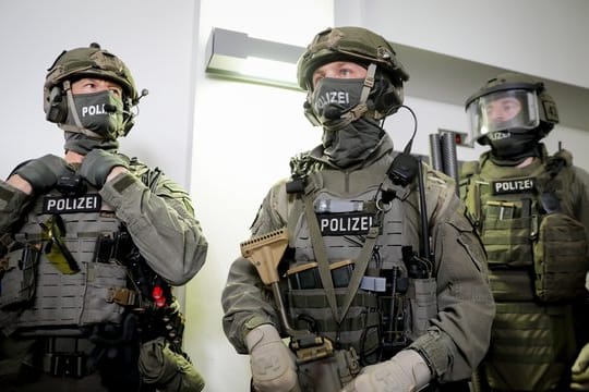Die anhaltende terroristische Bedrohung wurde als Grund für den geplanten zweiten GSG9-Standort genannt.