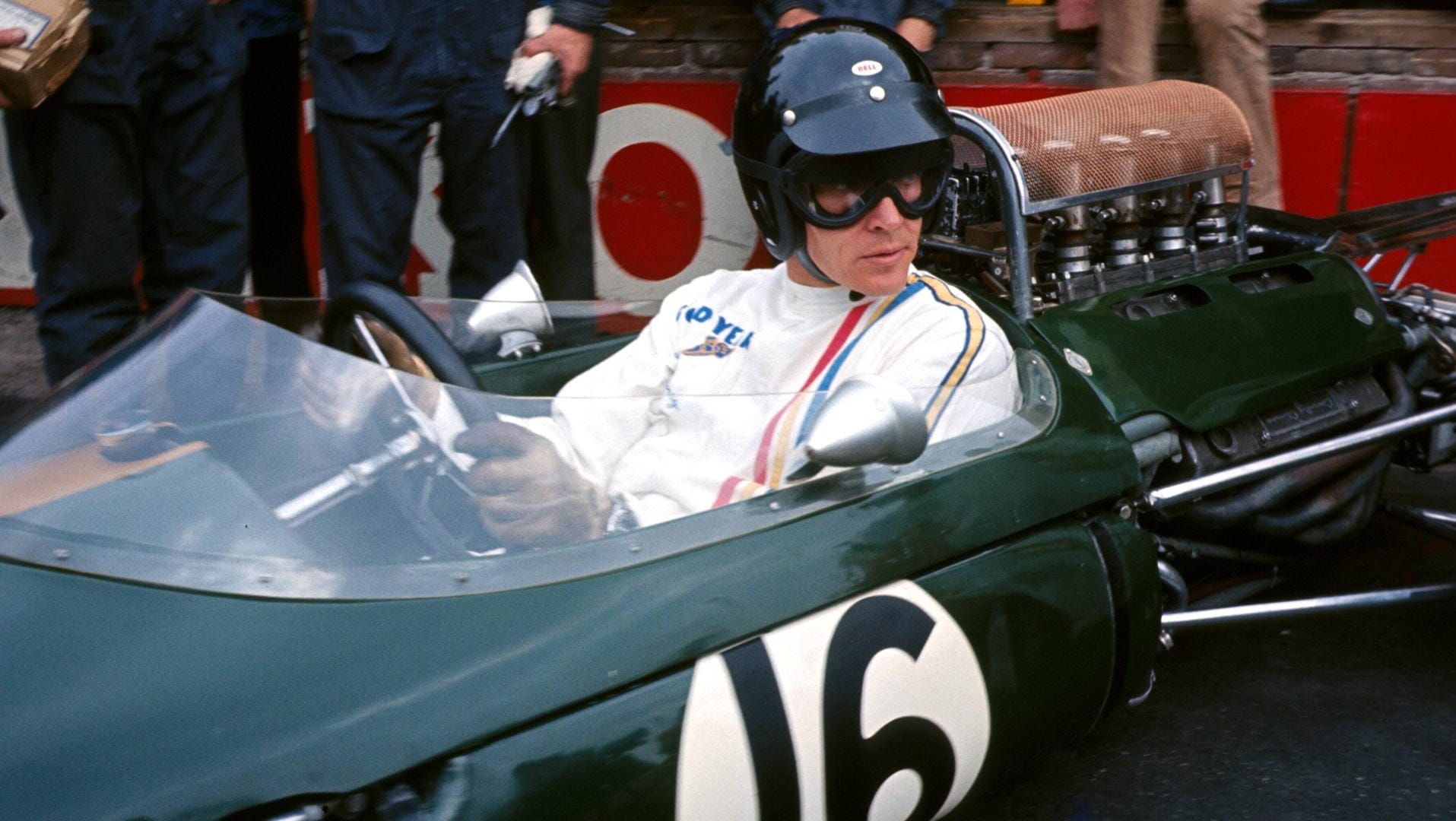 Dan Gurney bei einem Rennen in den Niederlanden 1965: Die Motorsport-Legende ist verstorben.