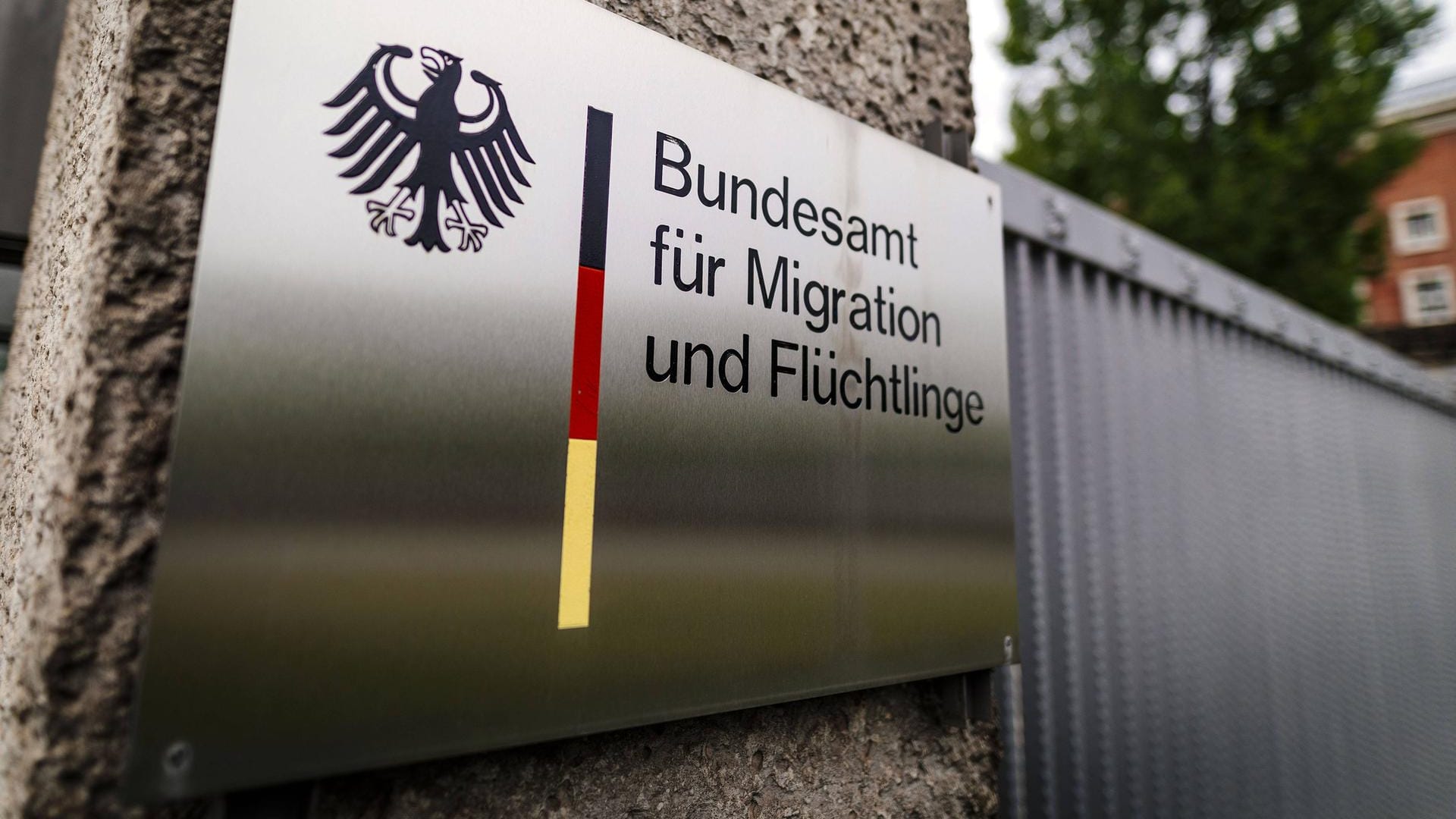 Immer mehr Flüchtlinge klagen erfolgreich gegen negative Entscheide des Bundesamtes für Migration und Flüchtlinge (BAMF). Immer mehr Flüchtlinge klagen erfolgreich gegen negative Entscheide des Bundesamtes für Migration und Flüchtlinge (BAMF).
