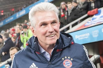 Bayern-Trainer Jupp Heynckes: Während die Bayern-Bosse ihn halten wollen, will der 72-Jährige nach der Saison aufhören. In der offenen Trainerfrage sieht er kein Problem.