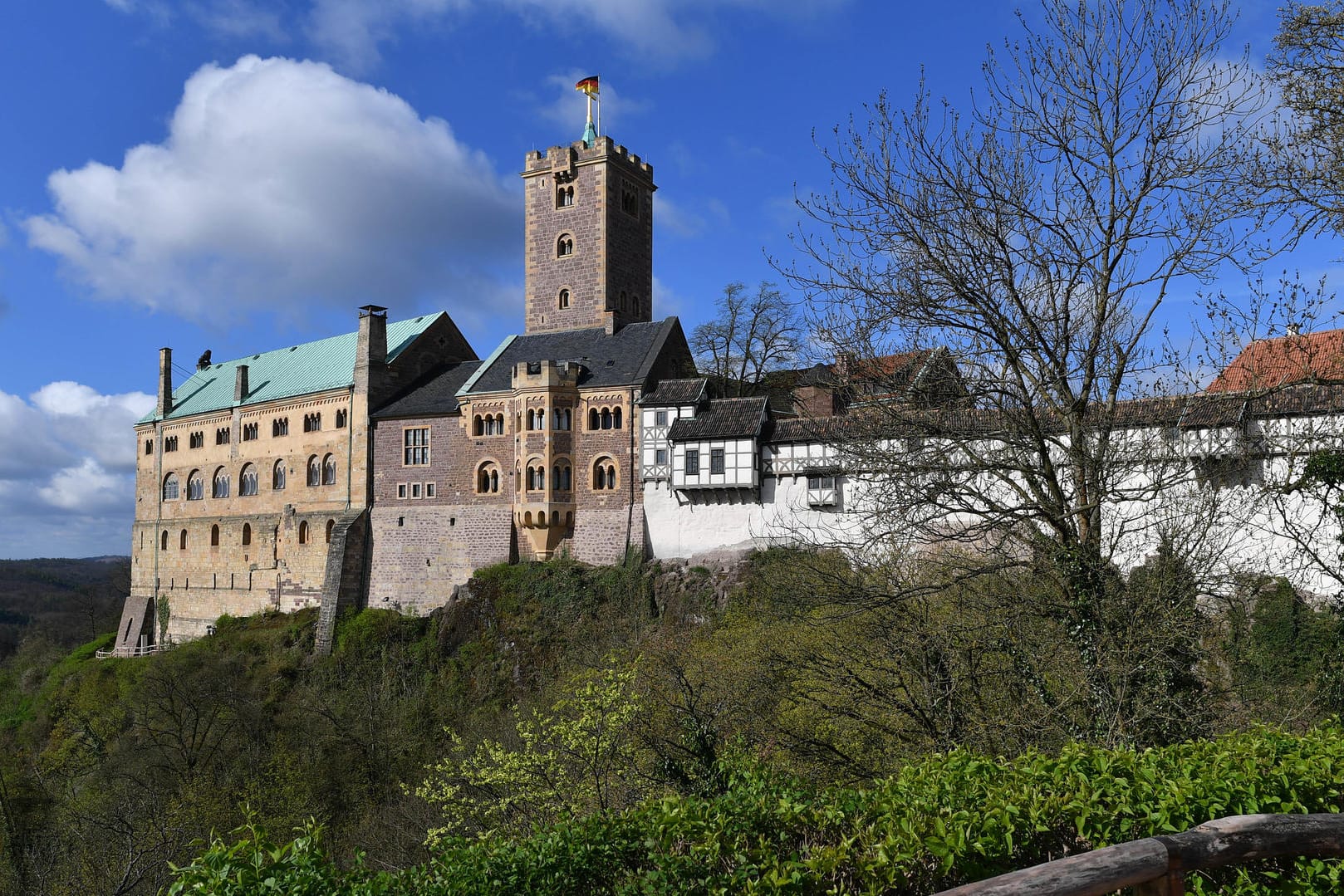 Die Wartburg bei Eisenach: Auch westdeutsche Schüler sollen nach Willen des thüringischen Bildungsministers historische Orte im Osten besser kennenlernen.