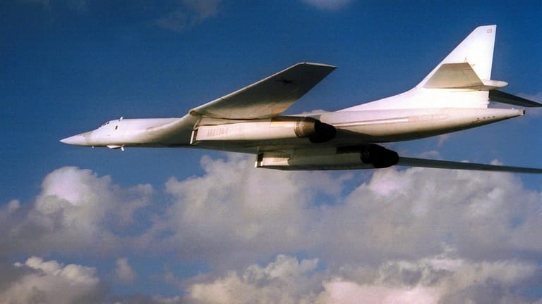 Langstreckenbomber Tupolew-160: Zwei Jets dieses Typs wurden am Montag vor der Nordseeküste abgefangen.