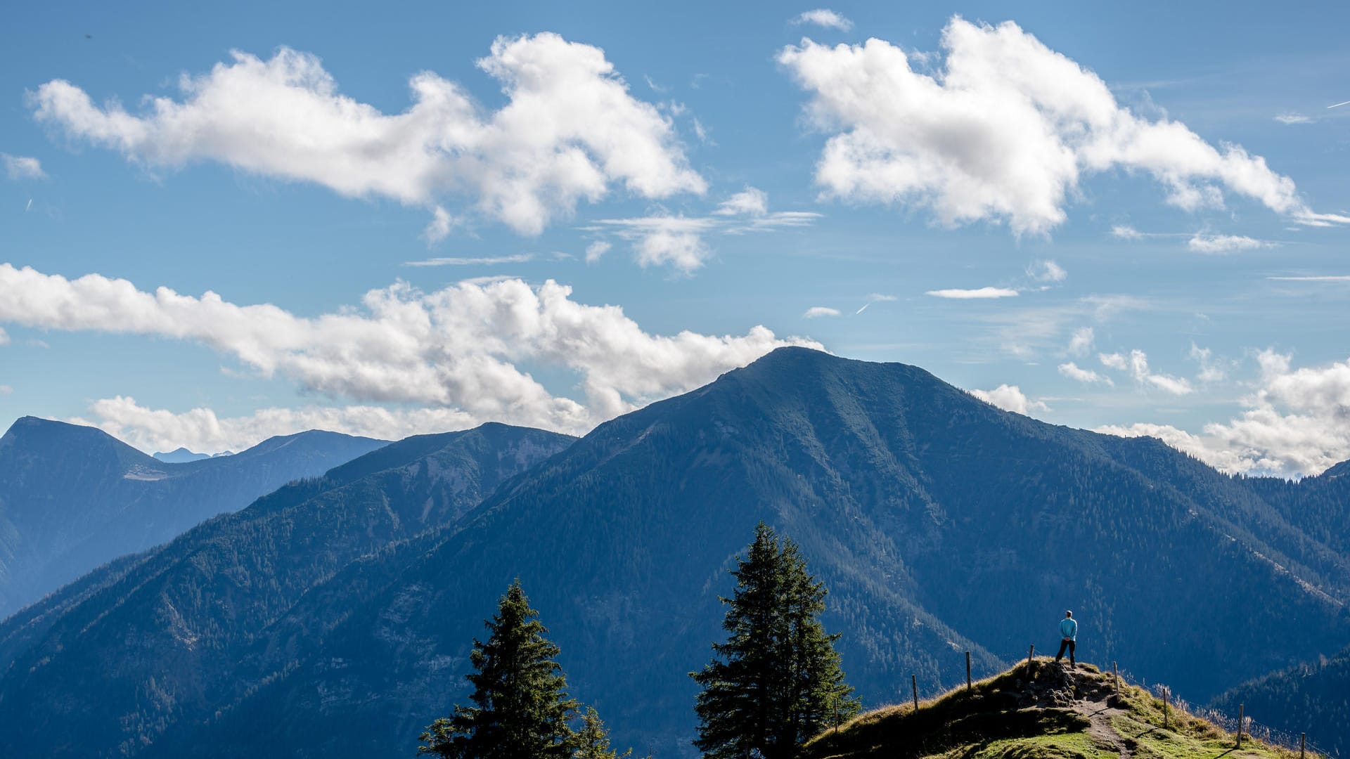 Blick auf die Ammergauer Alpen: An der Geierkopf-Nordwand verunglücken zwei Deutsche tödlich. Blick auf die Ammergauer Alpen: An der Geierkopf-Nordwand verunglücken zwei Deutsche tödlich.