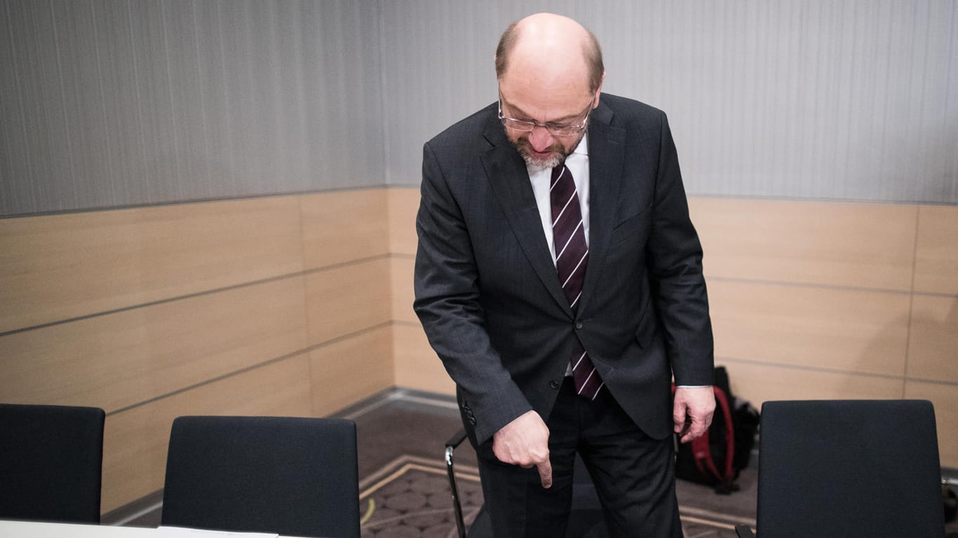 Martin Schulz wirbt für Koalitionsverhandlungen mit der Union in Dortmund: Der SPD-Chef muss sich nach den Sondierungen massiver Kritik aus der eigenen Partei stellen.