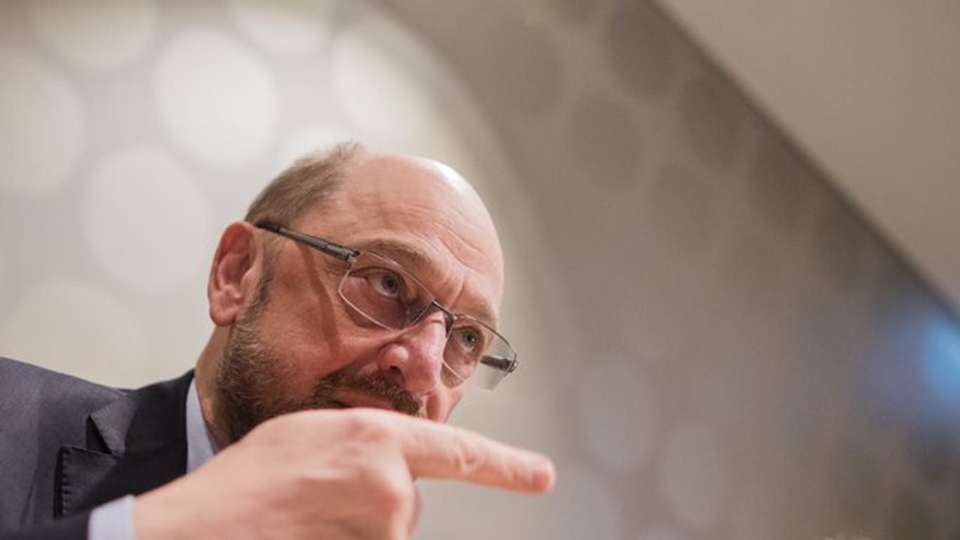 Der SPD-Vorsitzende Martin Schulz wirbt für Koalitionsverhandlungen bei den rheinischen Delegierten des SPD-Bundesparteitags.