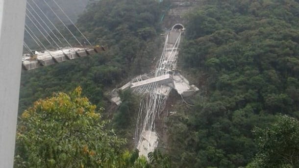 Chirajara-Brücke in Kolumbien: Ein rund 280 Meter langes Stück ist in die Tiefe gestürzt. Chirajara-Brücke in Kolumbien: Ein rund 280 Meter langes Stück ist in die Tiefe gestürzt.