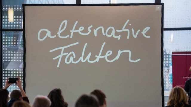 "Alternative Fakten" ist zum "Unwort des Jahres" gekürt worden.