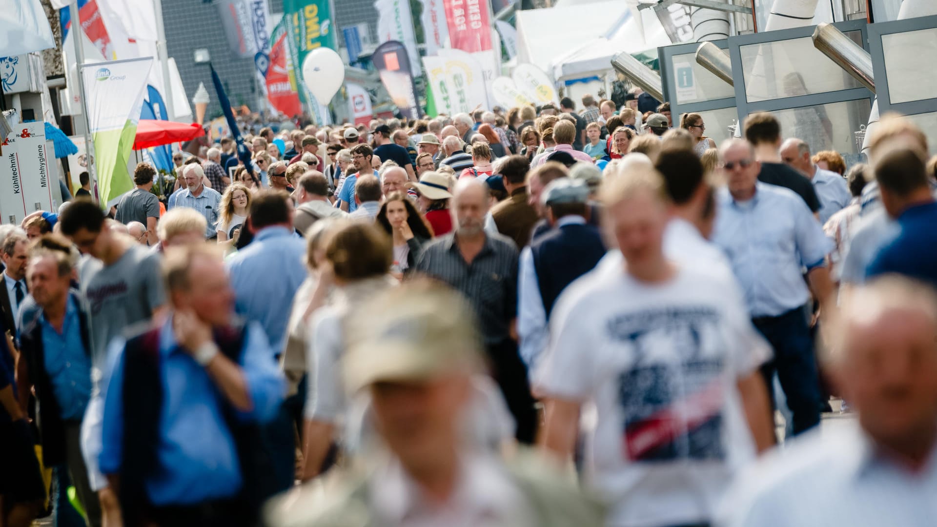 Statistisches Bundesamt berichtet: Die Zahl der in Deutschland lebenden Menschen verzeichnet einen Zuwachs von 346.000 Menschen.