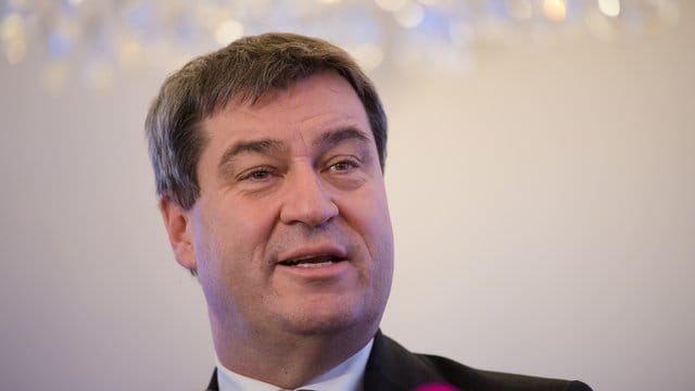 Der designierte bayerische Ministerpräsident Markus Söder (CSU) plädiert für eine Begrenzung auf zwei Amtszeiten. Der designierte bayerische Ministerpräsident Markus Söder (CSU) plädiert für eine Begrenzung auf zwei Amtszeiten.