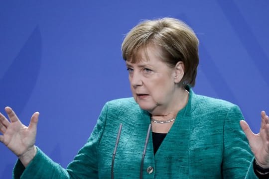 Bundeskanzlerin Angela Merkel spricht im Bundeskanzleramt.