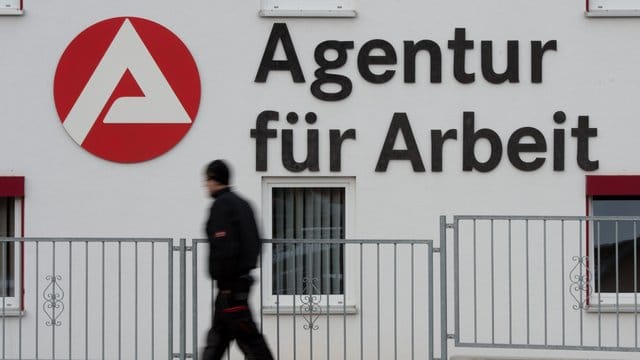 Zahlen der Bundesagentur für Arbeit zufolge ist die Zahl der Sanktionen gegen Hartz-IV-Empfänger angestiegen. Zahlen der Bundesagentur für Arbeit zufolge ist die Zahl der Sanktionen gegen Hartz-IV-Empfänger angestiegen.