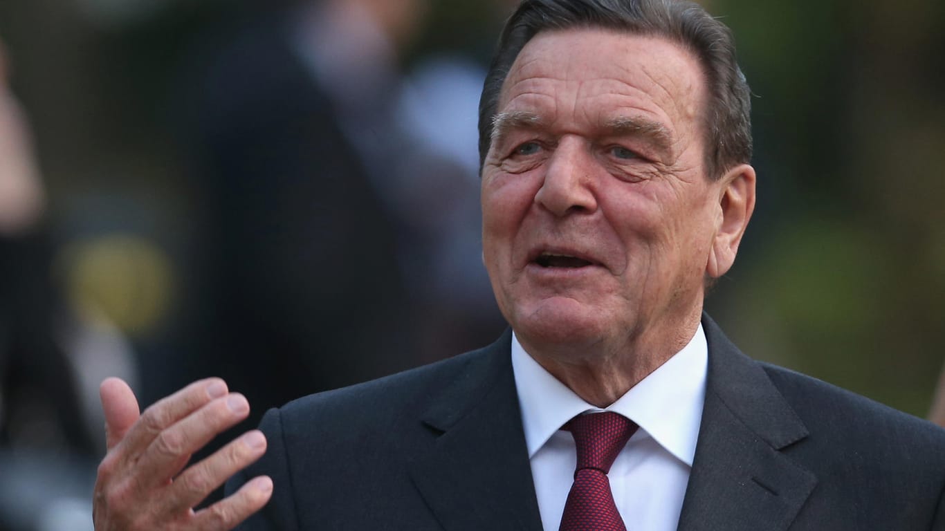 Gerhard Schröder: Der Altkanzler hat ein turbulentes Liebesleben.