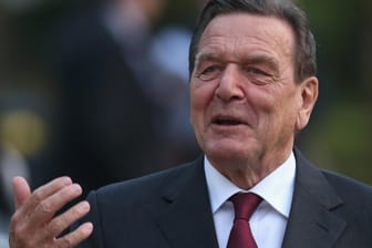 Gerhard Schröder: Der Altkanzler hat ein turbulentes Liebesleben.