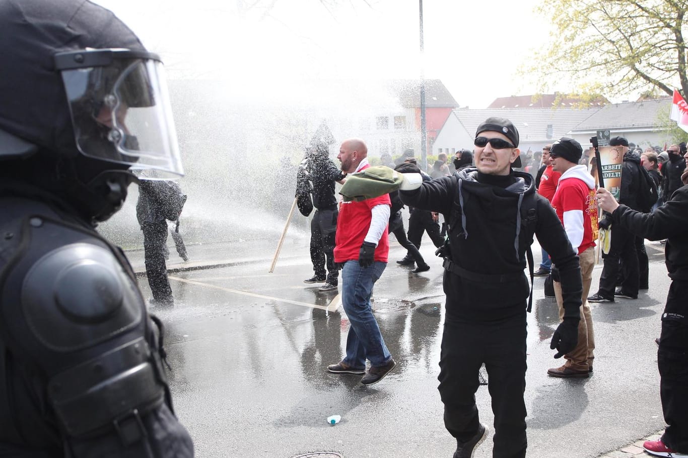 Auseinandersetzungen in Plauen: An der Demo am 1. Mai 2016 nahmen auch die britischen Neonazis teil.