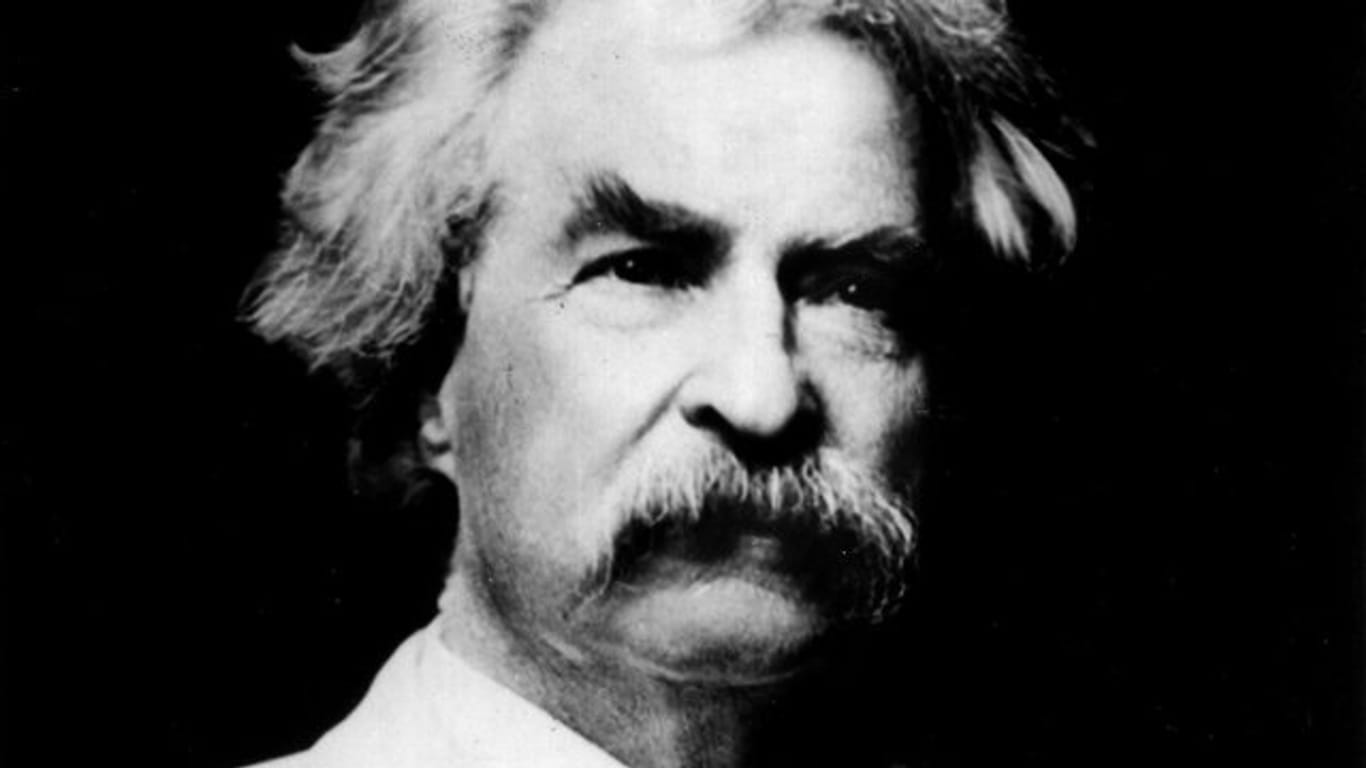 Der Mann, der eigentlich Samuel Langhorne Clemens hieß, besser bekannt als Mark Twain.