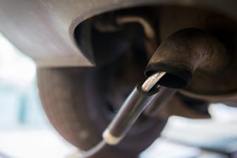 Abgasmessung: Wer sein Dieselauto gegen ein neues eintauschen möchte, sollte die Dieselprämien der Hersteller nutzen. (Symbolbild)